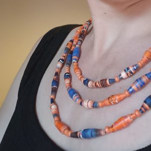 Collier trois brins orange-bleu
