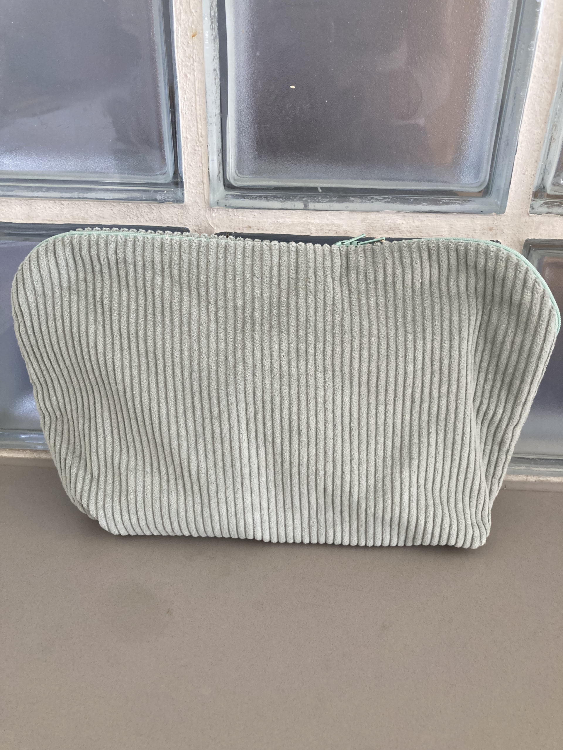 trousse en velours cotelé